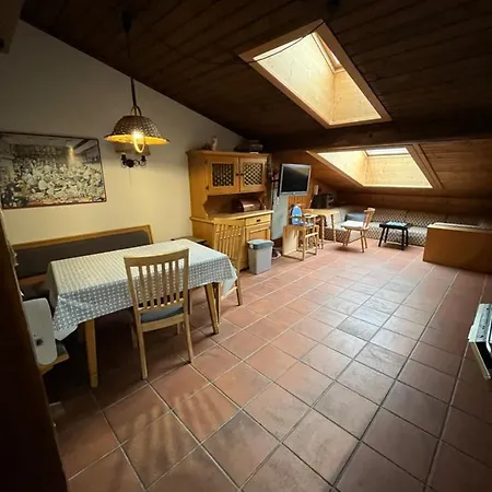 Dachgeschoss-apartment In Skilift-naehe * צל-אם-זי